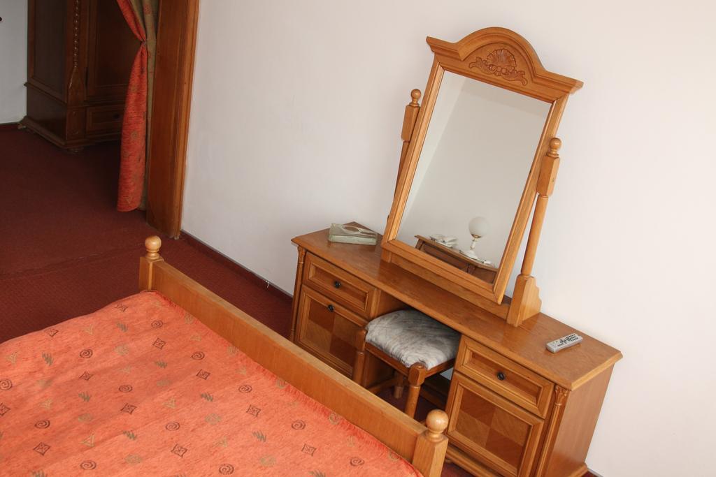 Hotel Zimbru Câmpulung Moldovenesc Quarto foto